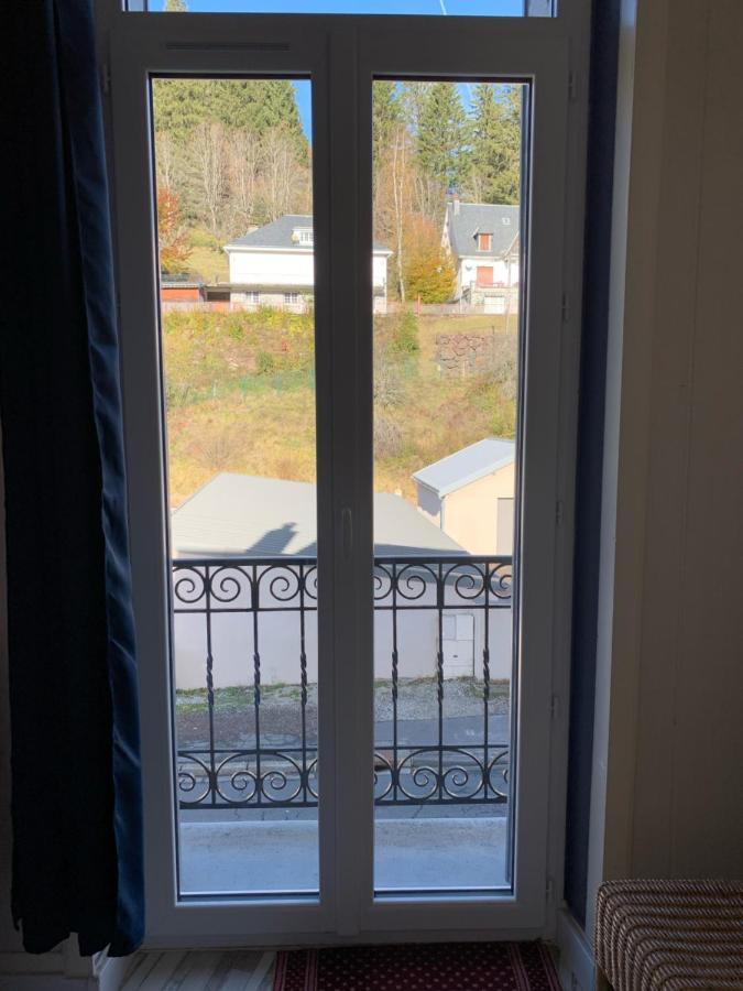 Appartement lumineux N°6 Le Val D'or - 4 personnes - 1 chambre avec petit balcon La Bourboule Extérieur photo